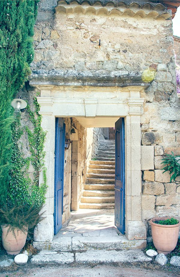 Le Mas Bleu - Entrée des gites à balbiac Ardèche